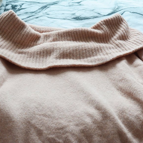 NWOT Uniqlo Pink Off-The-Shoulder Sweater - Picture 2 of 4